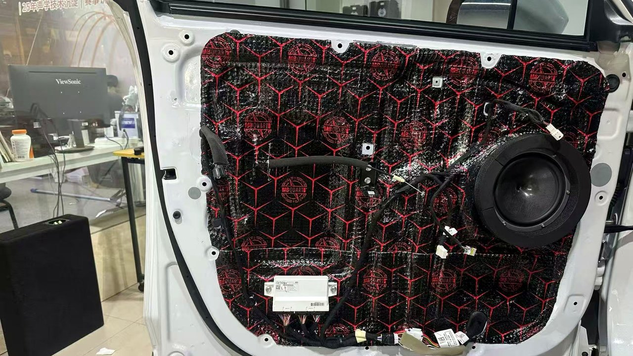雷克萨斯汽车音响升级案例：雷克萨斯RX300音响升级相关的湛江汽车音响改装实拍封面