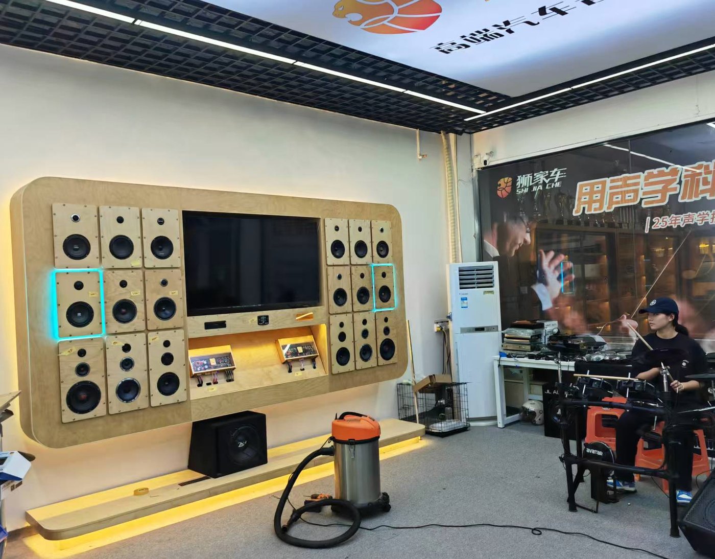 汽车音响升级工位和复听检查