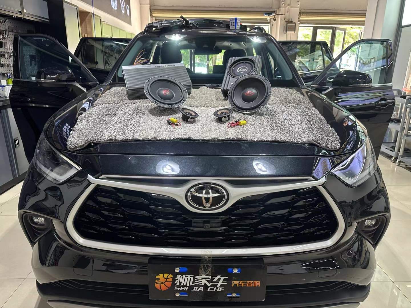 丰田汉兰达音响升级完工后的门板复位检查